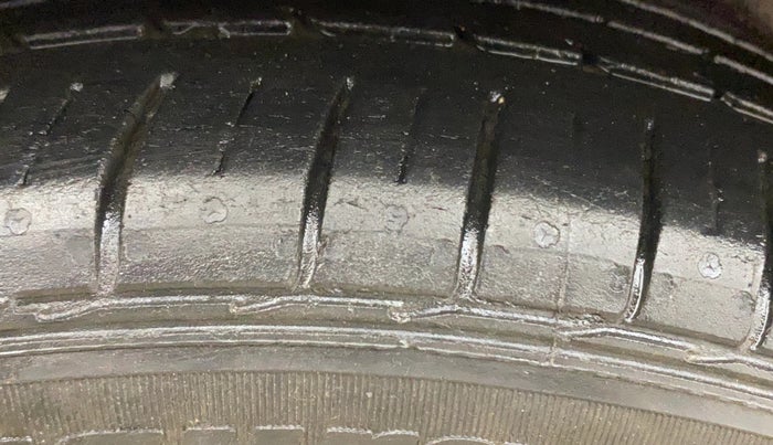 2018 Volkswagen Polo HIGHLINE PLUS 1.2(16 ALLOY, Petrol, Manual, 60,603 km, Right Rear Tyre Tread