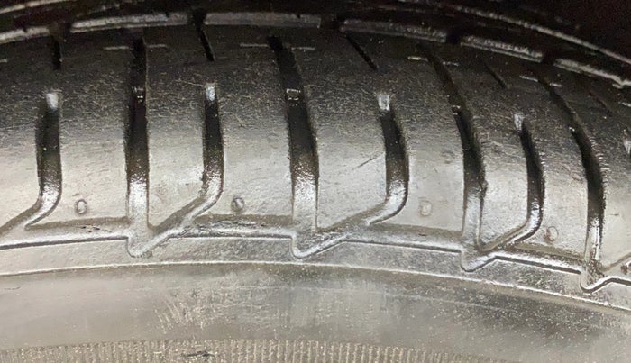 2018 Volkswagen Polo HIGHLINE PLUS 1.2(16 ALLOY, Petrol, Manual, 60,603 km, Right Front Tyre Tread