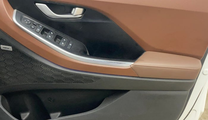 2022 Hyundai ALCAZAR PLATINUM(O) 6STR 1.5 AT, Diesel, Automatic, 65,325 km, Driver Side Door Panels Control