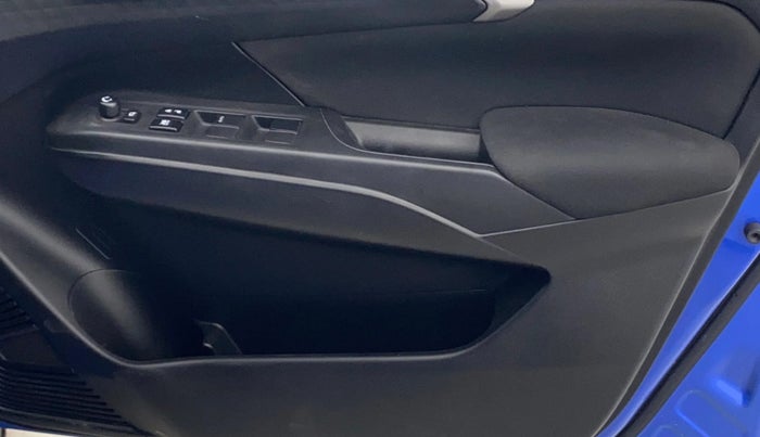 2024 Maruti Swift ZXi Plus AMT, Petrol, Automatic, 5,293 km, Driver Side Door Panels Control