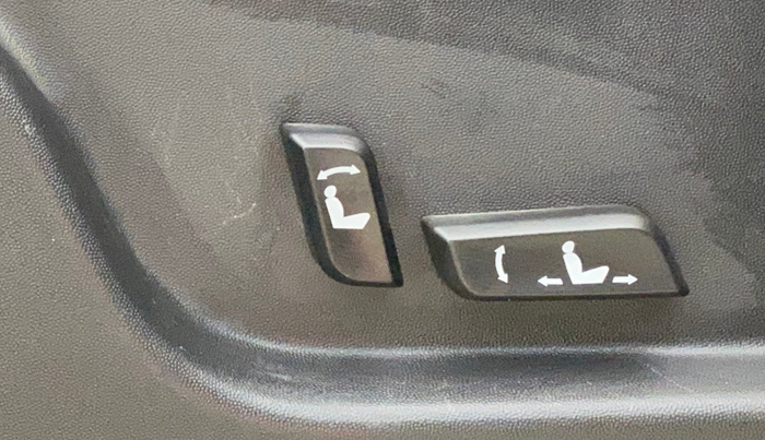 2021 Mahindra XUV500 W11 AT, Diesel, Automatic, 91,976 km, Driver Side Adjustment Panel