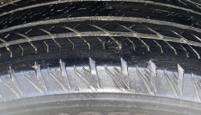 2021 Mahindra XUV500 W11 AT, Diesel, Automatic, 91,976 km, Right Rear Tyre Tread