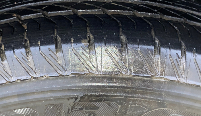 2021 Mahindra XUV500 W11 AT, Diesel, Automatic, 91,976 km, Right Front Tyre Tread