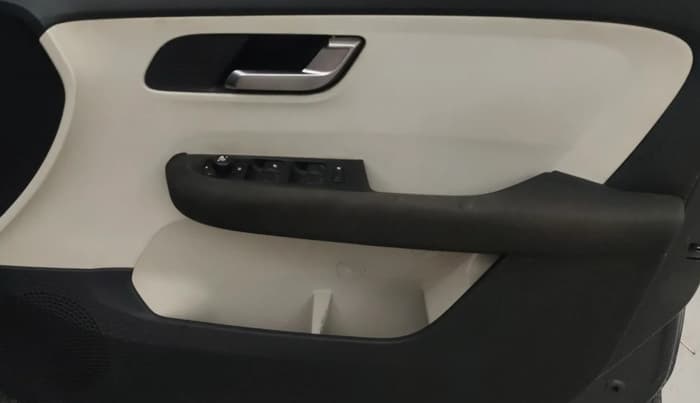 2021 Tata ALTROZ XZ PETROL, Petrol, Manual, 67,879 km, Driver Side Door Panels Control