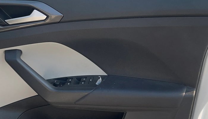 2022 Volkswagen TAIGUN TOPLINE 1.0 TSI AT, Petrol, Automatic, 88,974 km, Driver Side Door Panels Control