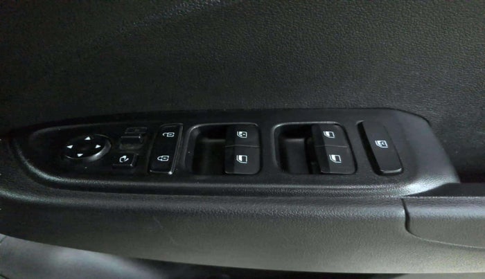 2022 Hyundai VENUE SX PLUS 1.0 TURBO DCT, Petrol, Automatic, 24,559 km, Driver Side Door Panels Control