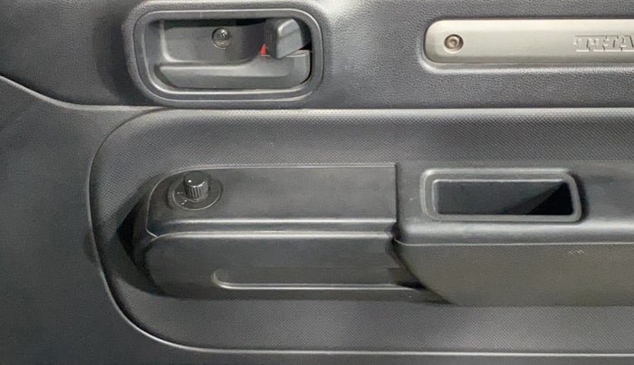 2020 Mahindra Thar LX D 4WD MT CONVERTIBLE, Diesel, Manual, 27,012 km, Driver Side Door Panels Control