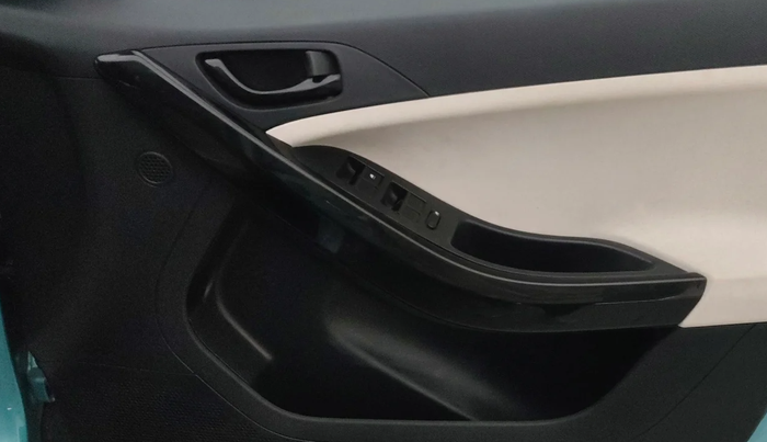 2025 Tata NEXON CREATIVE + SUNROOF AMT 1.5 DIESEL, Diesel, Automatic, 16,584 km, Driver Side Door Panels Control