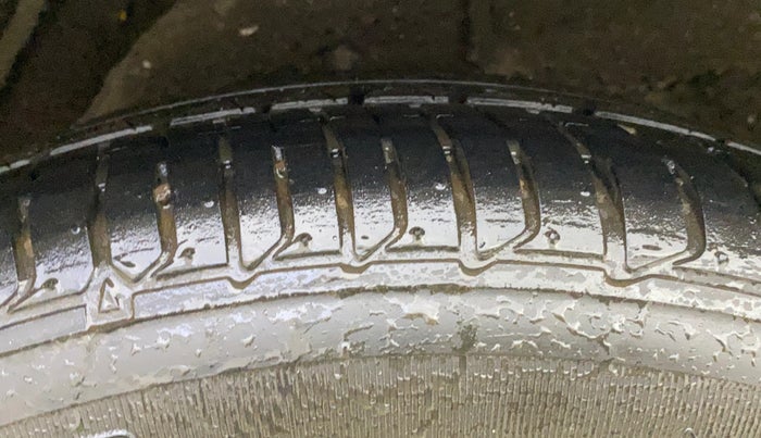 2015 Hyundai Verna FLUIDIC 4S 1.6 VTVT SX, Petrol, Manual, 29,260 km, Left Rear Tyre Tread