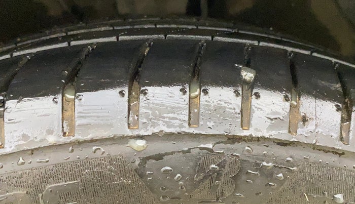 2015 Hyundai Verna FLUIDIC 4S 1.6 VTVT SX, Petrol, Manual, 29,260 km, Right Front Tyre Tread