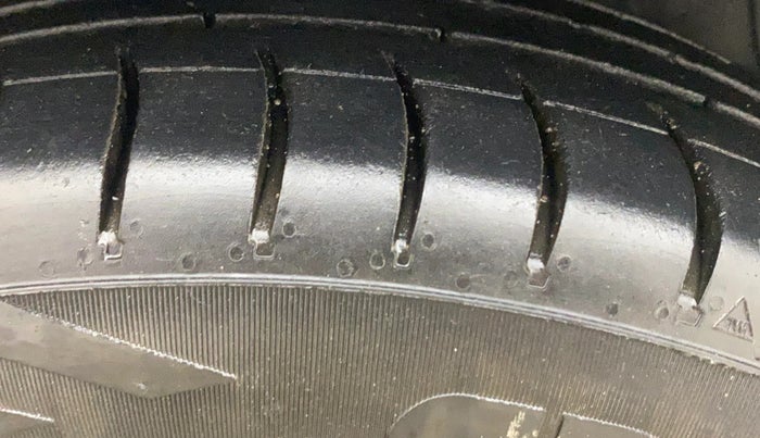 2014 Hyundai Xcent BASE 1.2, Petrol, Manual, 14,432 km, Right Front Tyre Tread