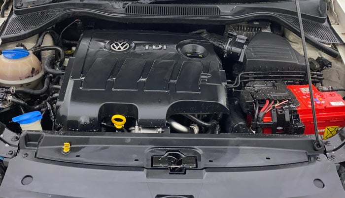 2014 Volkswagen Polo HIGHLINE1.5L, Diesel, Manual, 1,13,270 km, Engine View
