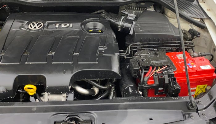 2014 Volkswagen Polo HIGHLINE1.5L, Diesel, Manual, 1,13,270 km, Engine View - Left