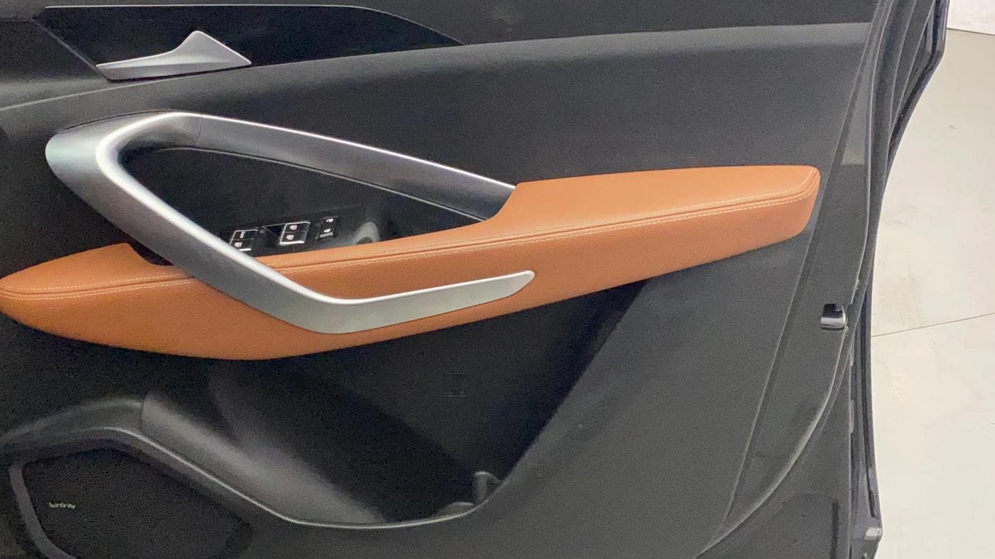 2021 MG HECTOR PLUS SHARP 1.5 PETROL TURBO HYBRID MT 6-STR, Petrol, Manual, 94,785 km, Driver Side Door Panels Control