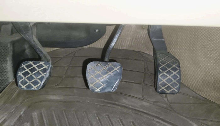 2015 Skoda Rapid AMBITION 1.5 TDI, Diesel, Manual, 1,09,469 km, Pedals