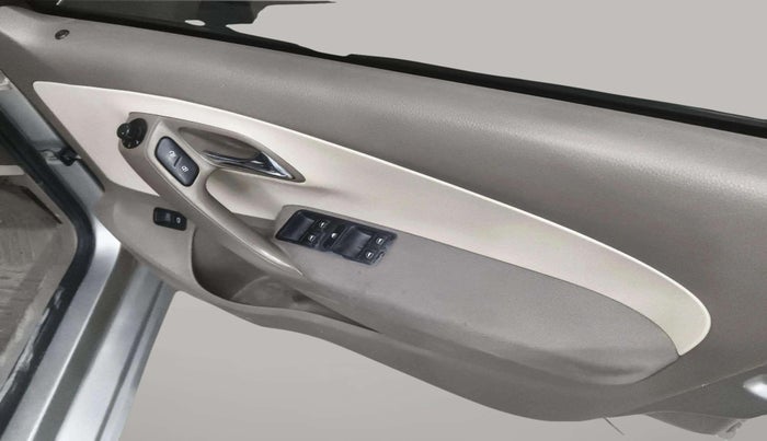 2015 Skoda Rapid AMBITION 1.5 TDI, Diesel, Manual, 1,09,469 km, Driver Side Door Panels Control