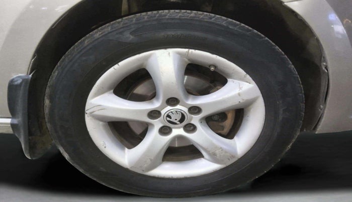 2015 Skoda Rapid AMBITION 1.5 TDI, Diesel, Manual, 1,09,469 km, Right Front Wheel