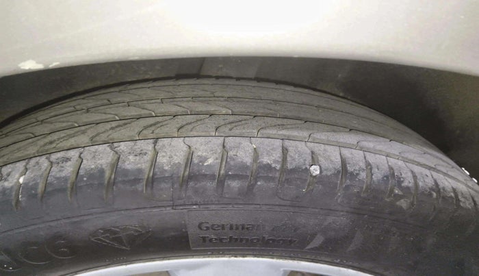 2015 Skoda Rapid AMBITION 1.5 TDI, Diesel, Manual, 1,09,469 km, Left Front Tyre Tread