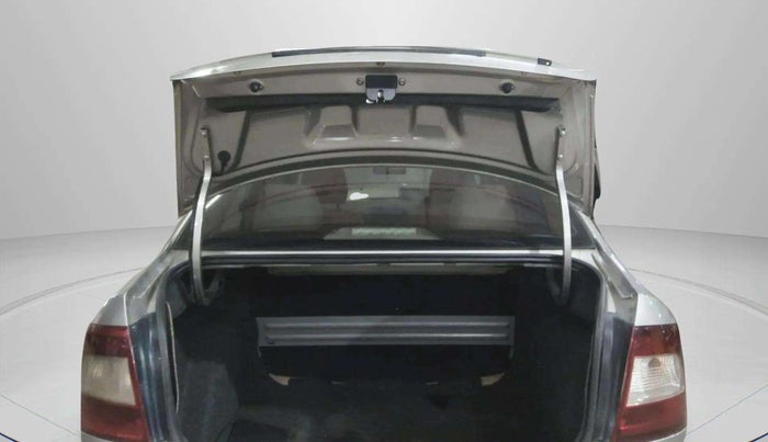 2015 Skoda Rapid AMBITION 1.5 TDI, Diesel, Manual, 1,09,469 km, Boot Inside