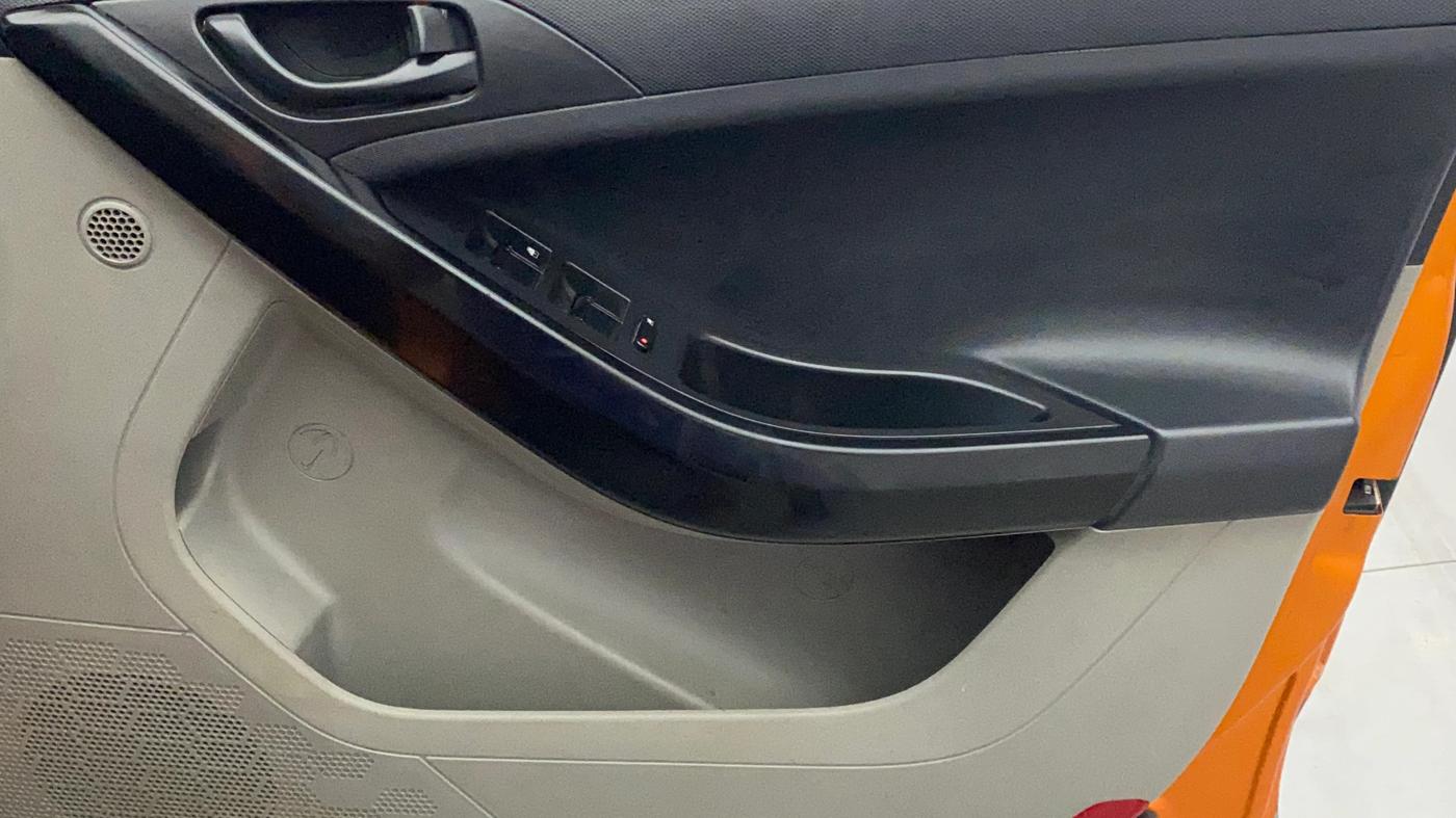 2019 Tata NEXON XT PLUS PETROL, Petrol, Manual, 1,09,366 km, Driver Side Door Panels Control