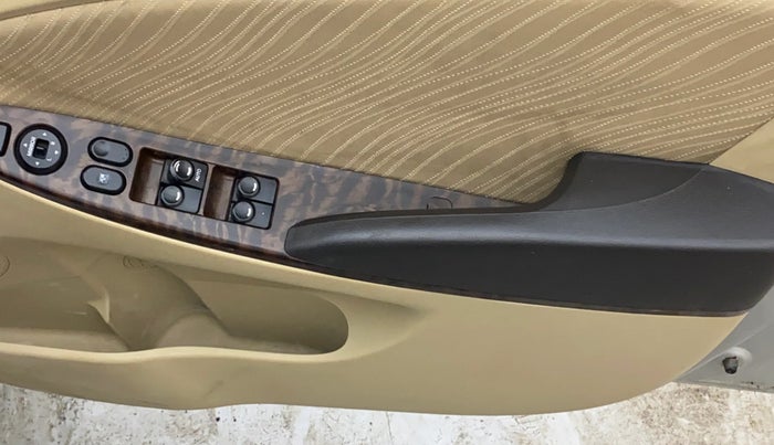 2015 Hyundai Verna FLUIDIC 1.6 CRDI S(O) 4S, Diesel, Manual, 88,309 km, Driver Side Door Panels Control
