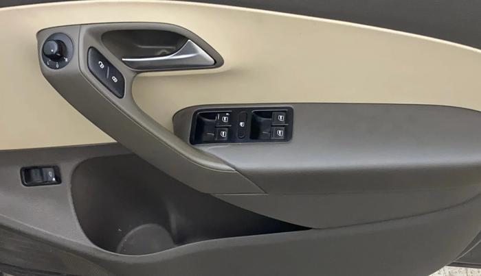 2013 Volkswagen Vento HIGHLINE DIESEL 1.6, Diesel, Manual, 89,640 km, Driver Side Door Panels Control