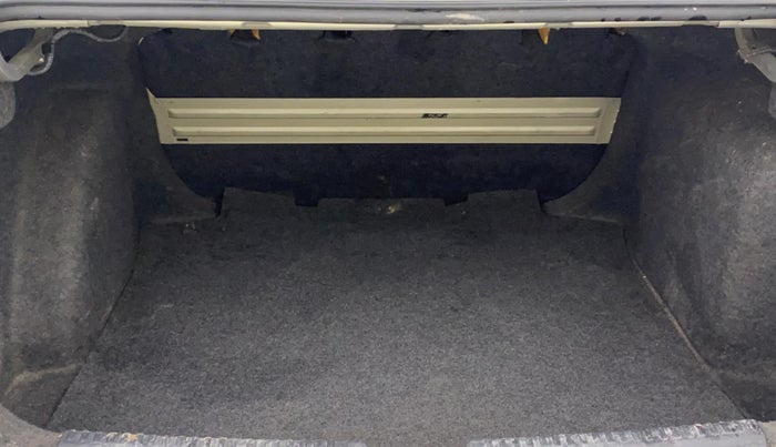 2013 Volkswagen Vento HIGHLINE DIESEL 1.6, Diesel, Manual, 99,563 km, Boot Inside