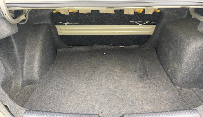 2013 Skoda Rapid 1.6 MPI ACTIVE, Petrol, Manual, 44,325 km, Boot Inside