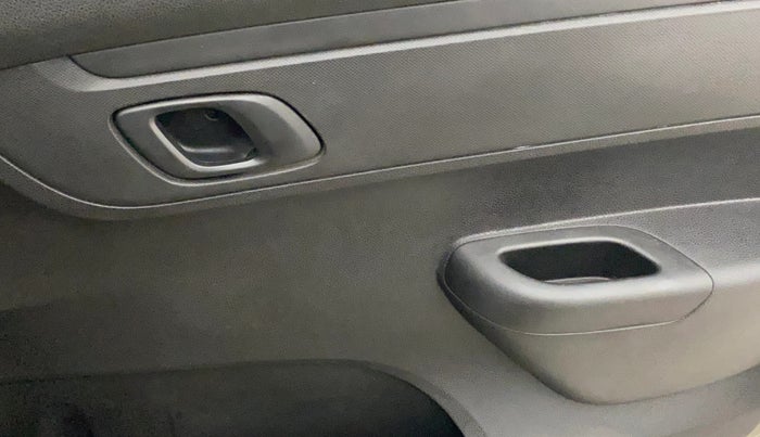 2017 Renault Kwid RXT 1.0, Petrol, Manual, 36,916 km, Driver Side Door Panels Control