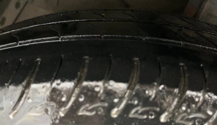 2018 Maruti Ciaz DELTA 1.4 MT PETROL, Petrol, Manual, 1,02,002 km, Left Front Tyre Tread