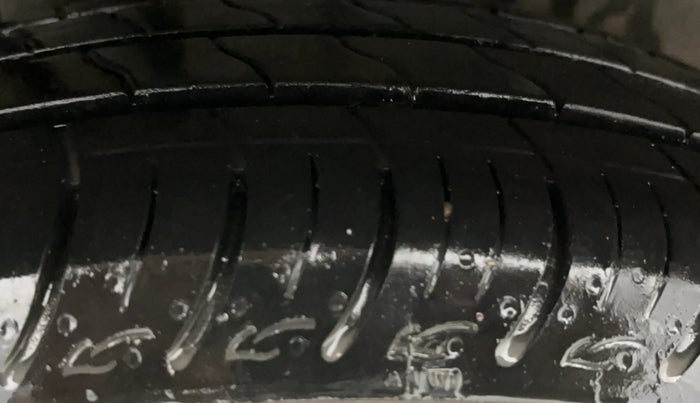 2018 Maruti Ciaz DELTA 1.4 MT PETROL, Petrol, Manual, 1,02,002 km, Right Rear Tyre Tread