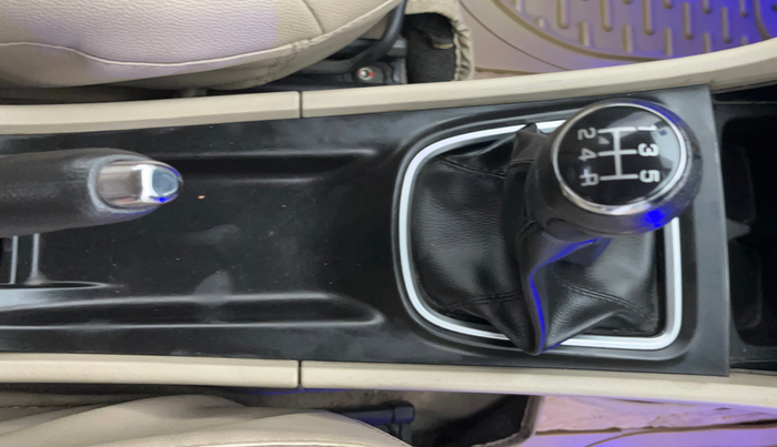 2018 Maruti Ciaz DELTA 1.4 MT PETROL, Petrol, Manual, 1,02,002 km, Gear Lever