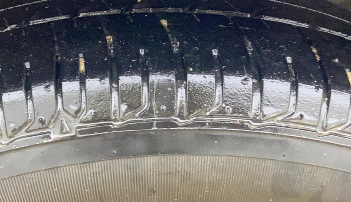 2017 Maruti Ertiga VXI AT, Petrol, Automatic, 66,191 km, Right Front Tyre Tread