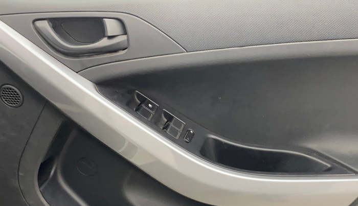 2020 Tata NEXON XM SUNROOF PETROL, Petrol, Manual, 35,575 km, Driver Side Door Panels Control