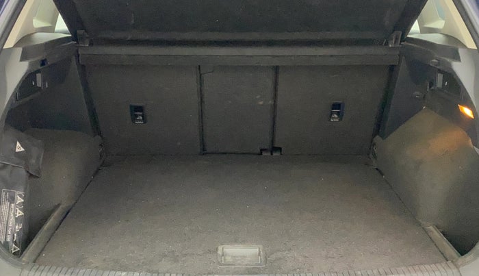 2017 Volkswagen TIGUAN COMFORTLINE TDI AT, Diesel, Automatic, 79,459 km, Boot Inside