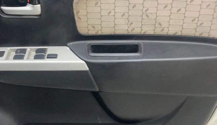 2015 Maruti Wagon R 1.0 VXI, Petrol, Manual, 79,189 km, Driver Side Door Panels Control