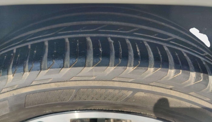 2021 Jeep Compass MODEL S (O) 1.4 PETROL DCT, Petrol, Automatic, 52,858 km, Left Front Tyre Tread