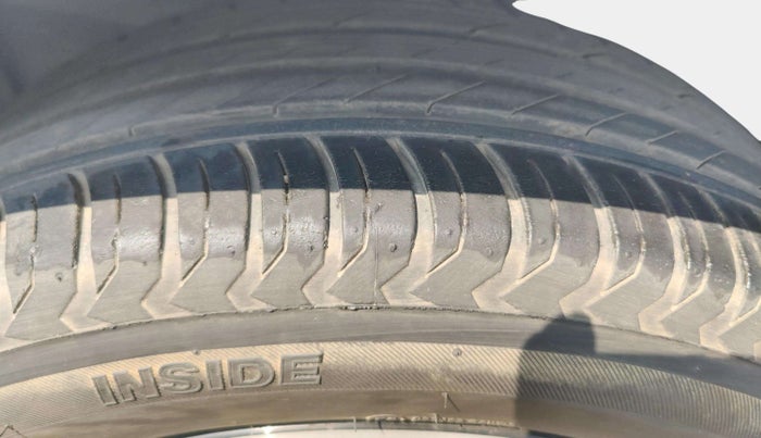 2021 Jeep Compass MODEL S (O) 1.4 PETROL DCT, Petrol, Automatic, 52,858 km, Left Rear Tyre Tread