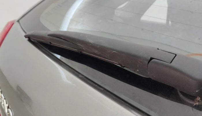 2017 Maruti Baleno DELTA PETROL 1.2, Petrol, Manual, 1,06,700 km, Rear Wiper