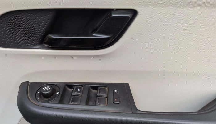 2022 Tata ALTROZ XM PLUS PETROL, Petrol, Manual, 68,671 km, Driver Side Door Panels Control