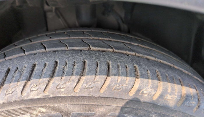 2022 Tata ALTROZ XM PLUS PETROL, Petrol, Manual, 68,671 km, Right Front Tyre Tread