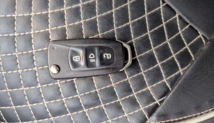 2022 Tata ALTROZ XM PLUS PETROL, Petrol, Manual, 68,671 km, Key Close Up