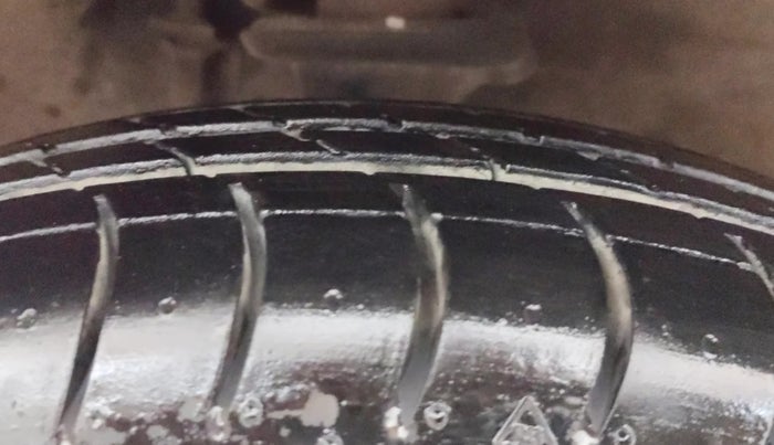 2013 Maruti Alto 800 LXI, Petrol, Manual, 29,932 km, Right Front Tyre Tread