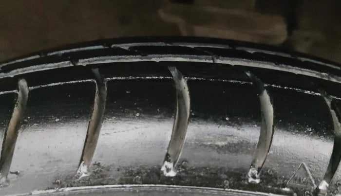 2013 Maruti Alto 800 LXI, Petrol, Manual, 29,932 km, Left Front Tyre Tread