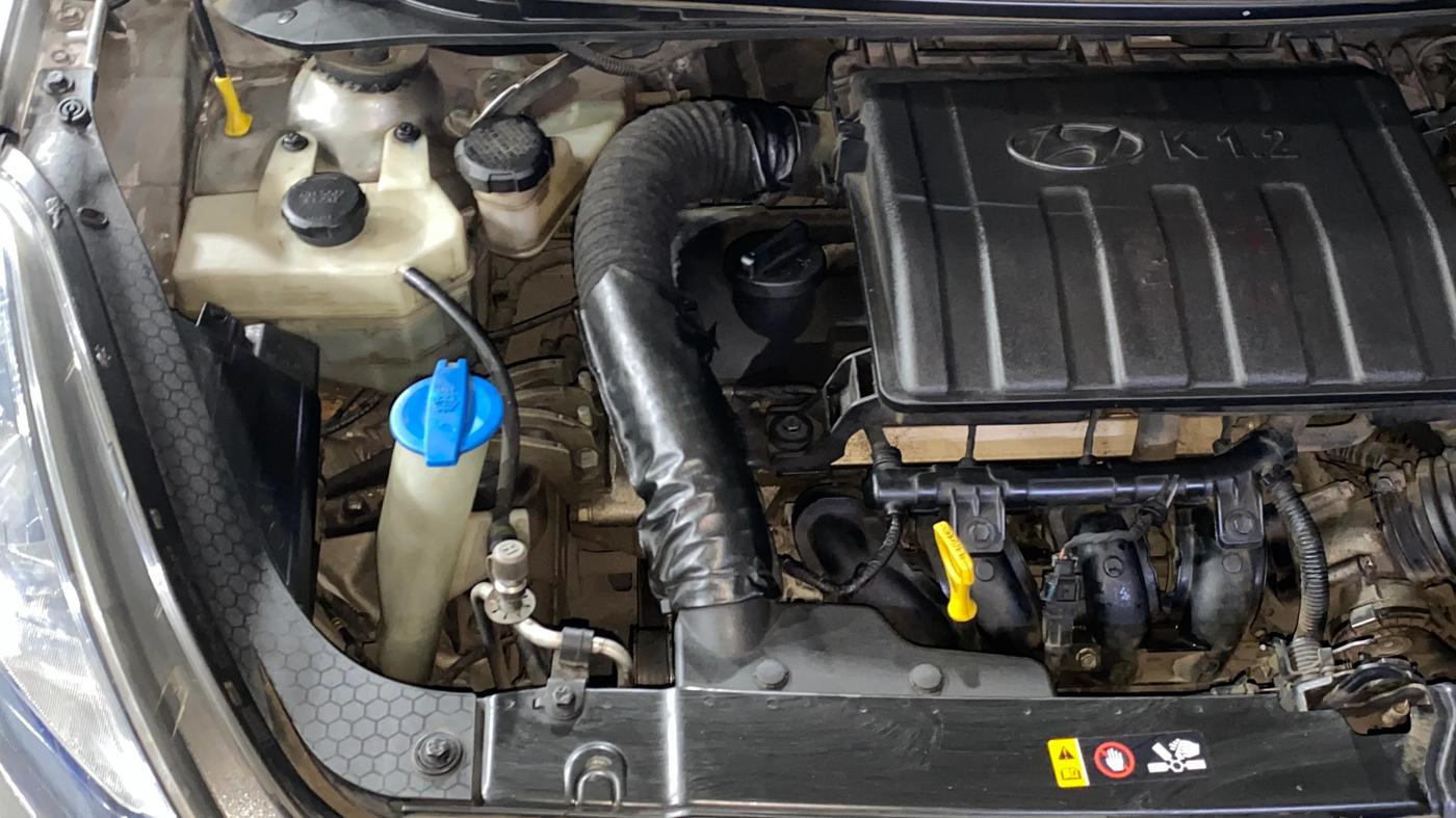 2020 Hyundai AURA E 1.2, Petrol, Manual, 1,17,154 km, Engine View - Right