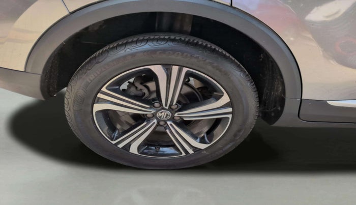 2023 MG ASTOR SHARP 1.5 CVT, Petrol, Automatic, 20,166 km, Left Front Wheel