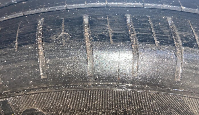 2016 Maruti Ciaz ZDI+ SHVS RS, Diesel, Manual, 60,622 km, Right Front Tyre Tread