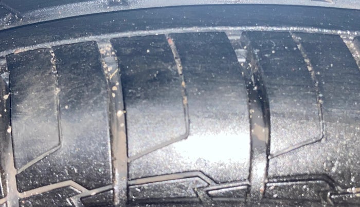 2016 Maruti Ciaz ZDI+ SHVS RS, Diesel, Manual, 60,622 km, Left Front Tyre Tread