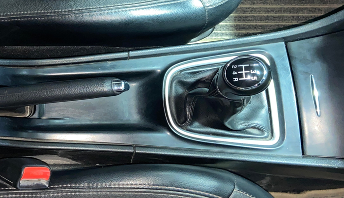 2016 Maruti Ciaz ZDI+ SHVS RS, Diesel, Manual, 60,622 km, Gear Lever