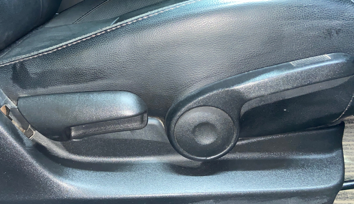 2016 Maruti Ciaz ZDI+ SHVS RS, Diesel, Manual, 60,622 km, Driver Side Adjustment Panel